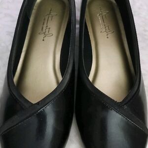 Soft Style Black Women's Ballet Flats with Crossover Vamp